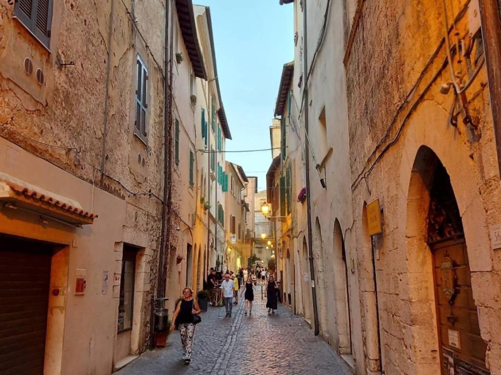 Vicolo Delle Belle Suite Terracina Exteriör bild